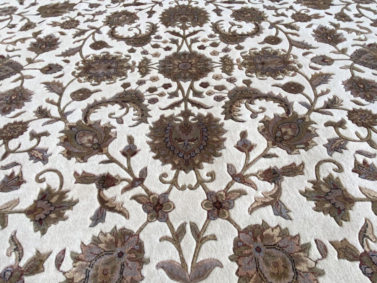 Traditional Hand-Woven Tabriz Design Carpet