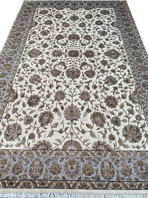 Fine Hand-Knotted Persian Kashan Design Carpet