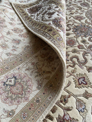 Fine Hand-Knotted Persian Kashan Design Carpet