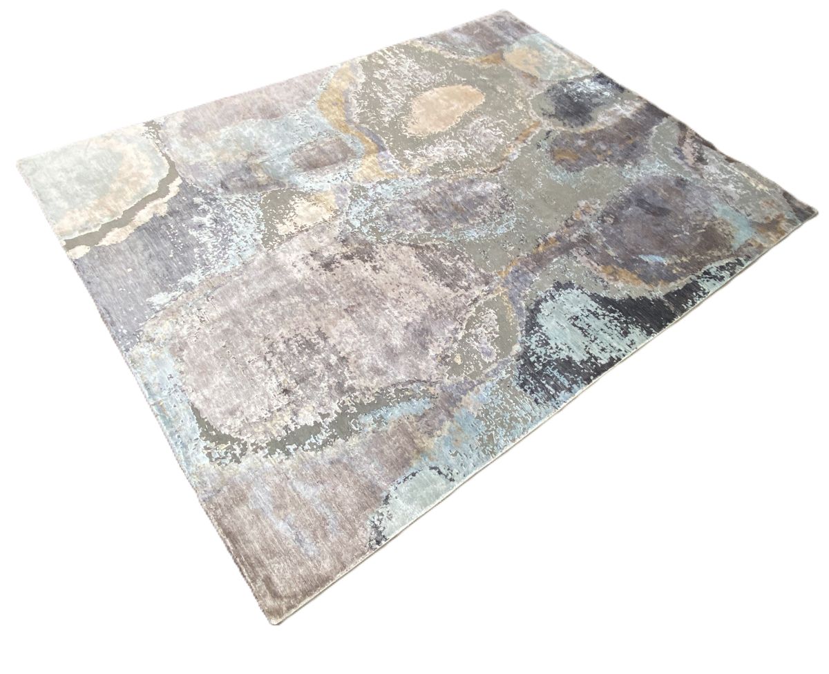 Hand-Woven Modern Everest Collection