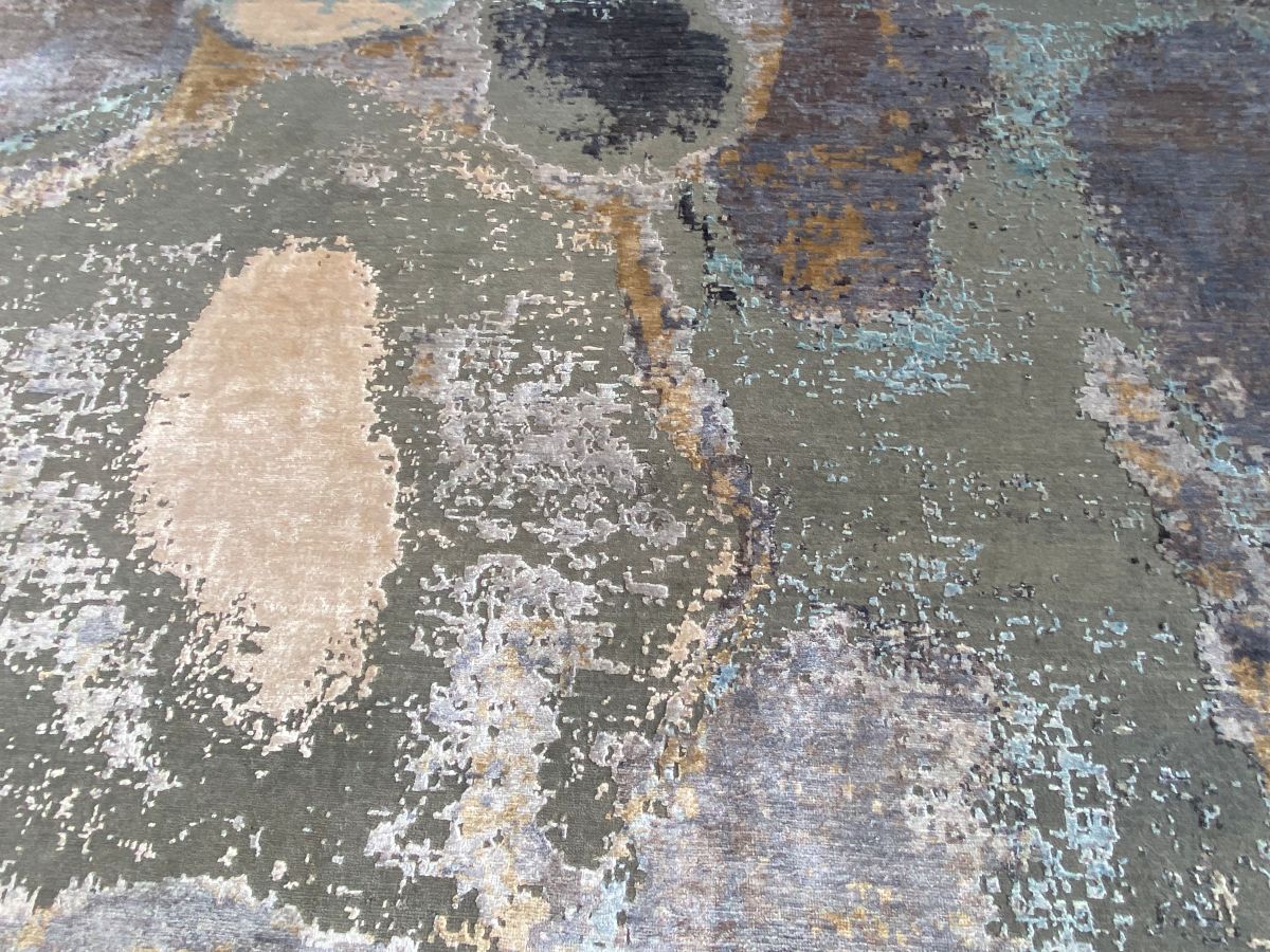 Hand-Woven Modern Everest Collection