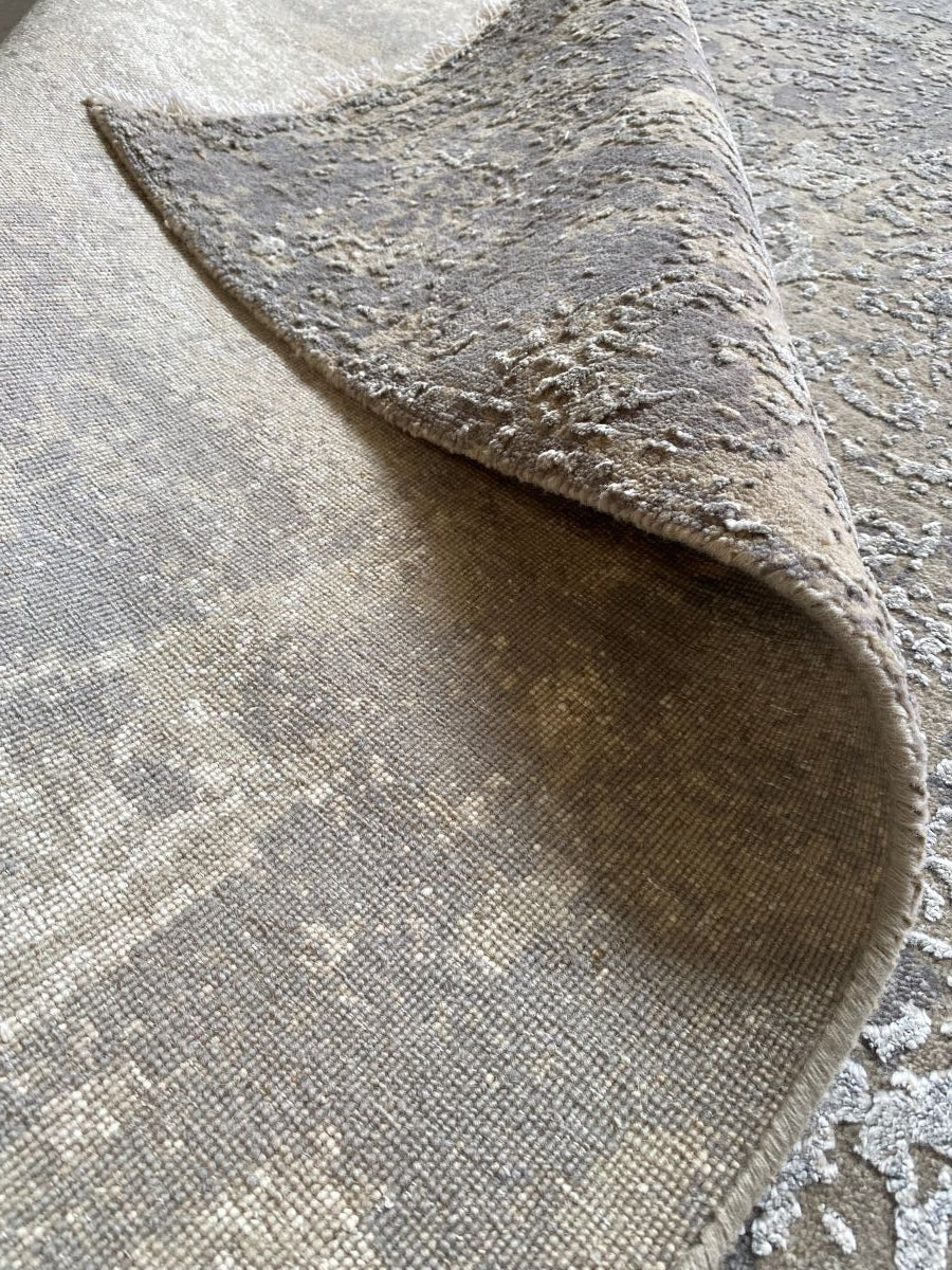 Fine Hand-Knotted Modern Transitional Carpet