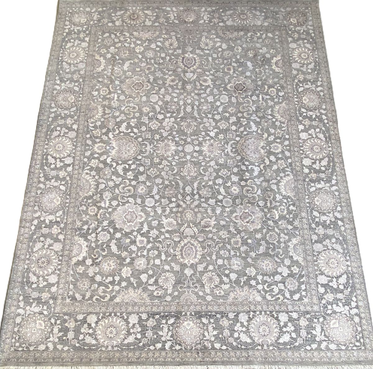 Fine Hand-Knotted Persian Kashan Design Carpet