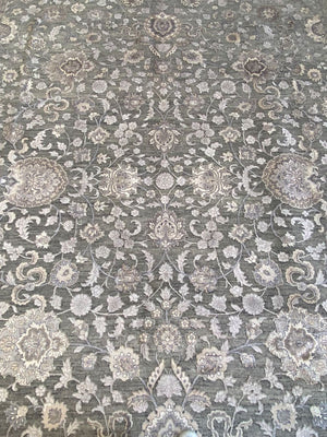 Fine Hand-Knotted Persian Kashan Design Carpet