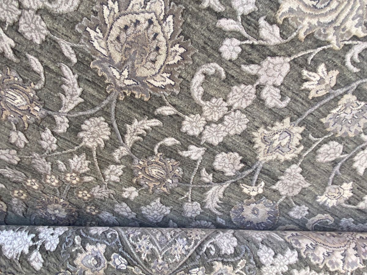 Fine Hand-Knotted Persian Kashan Design Carpet