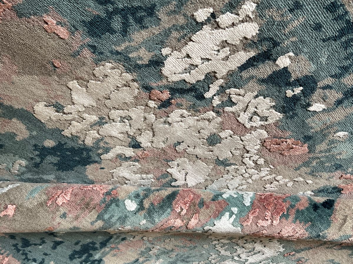 Fine Hand-Woven Modern Everest Collection