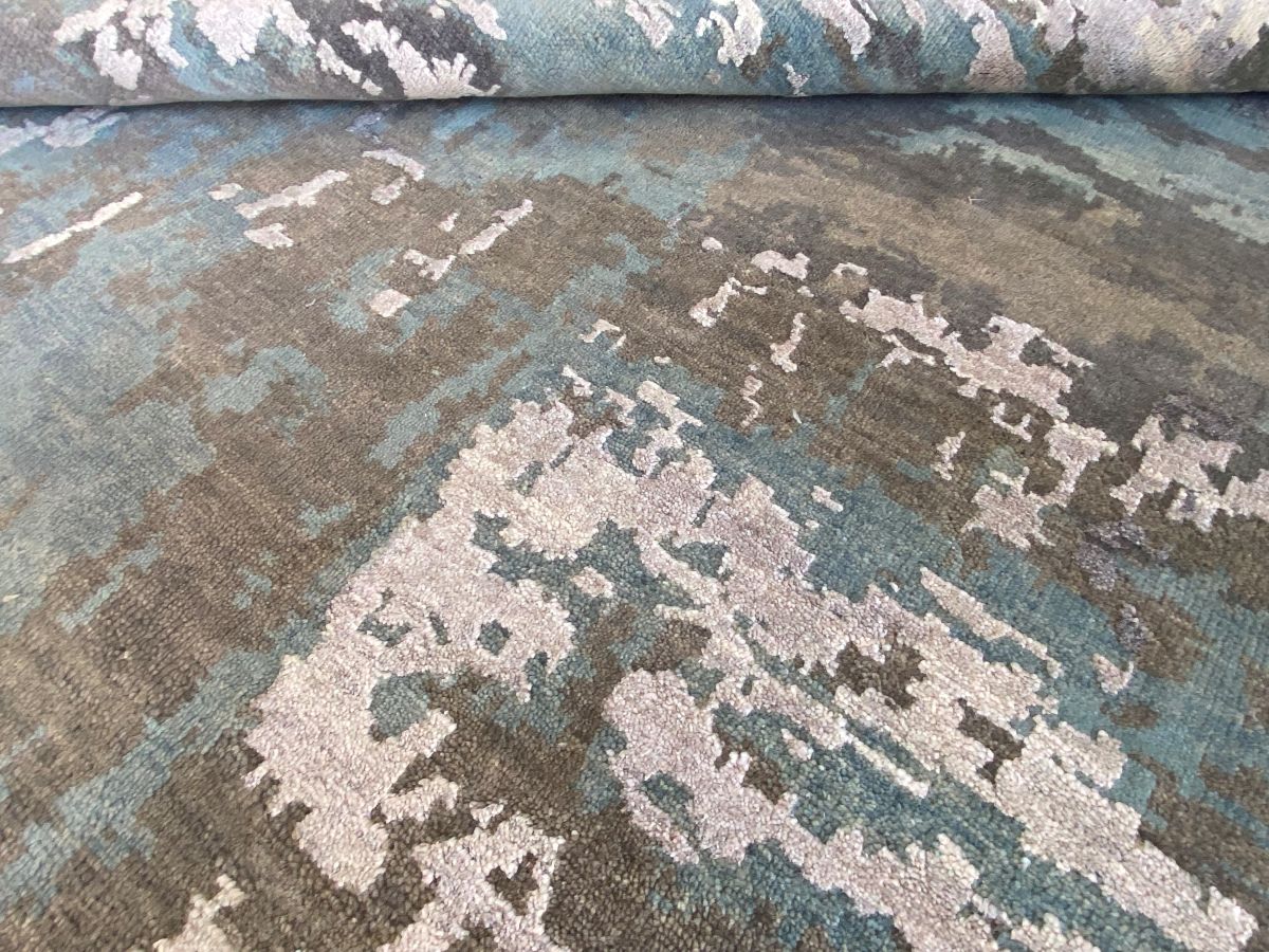 Hand-Woven Modern Everest Collection