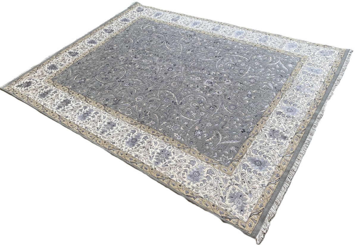 Traditional Hand-Woven Tabriz Design Carpet