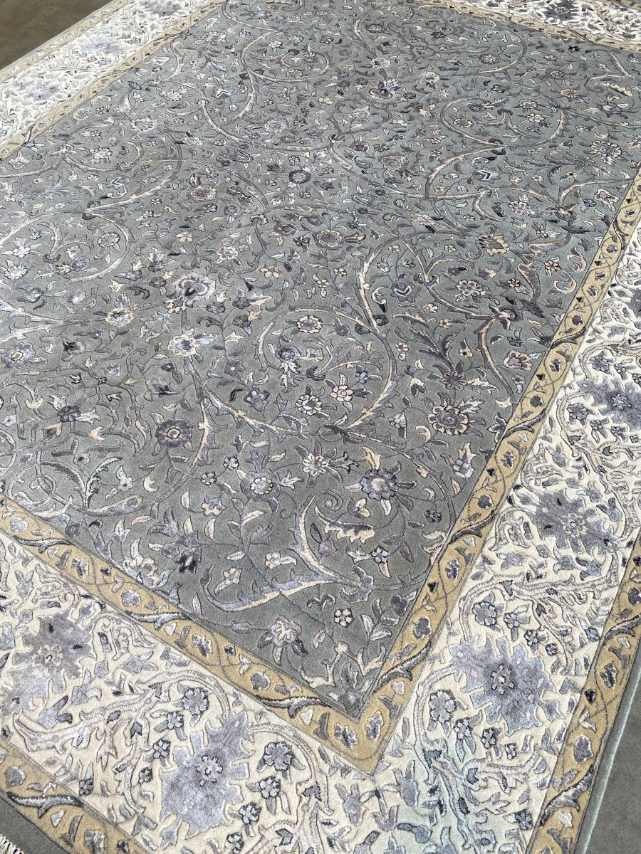 Traditional Hand-Woven Tabriz Design Carpet