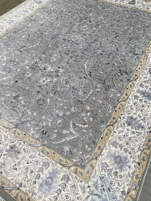 Traditional Hand-Woven Tabriz Design Carpet