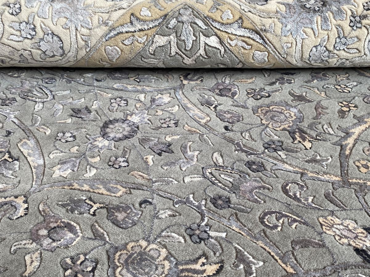 Traditional Hand-Woven Tabriz Design Carpet