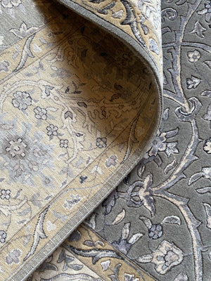 Traditional Hand-Woven Tabriz Design Carpet