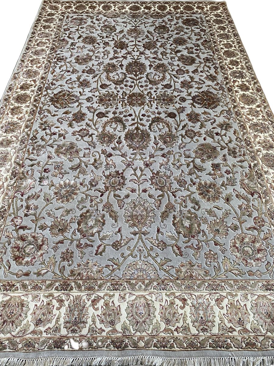 Traditional Hand-Woven Tabriz Design Carpet