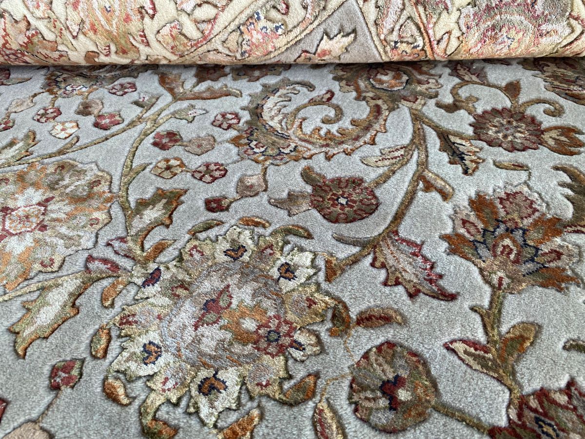 Traditional Hand-Woven Tabriz Design Carpet