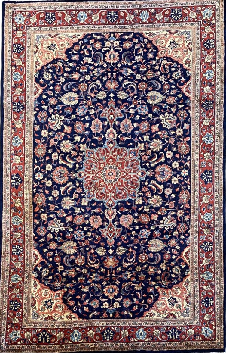 Fine Hand-Knotted Persian Sarouq Carpet