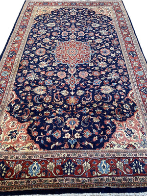 Fine Hand-Knotted Persian Sarouq Carpet