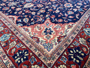 Fine Hand-Knotted Persian Sarouq Carpet