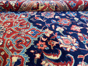 Fine Hand-Knotted Persian Sarouq Carpet