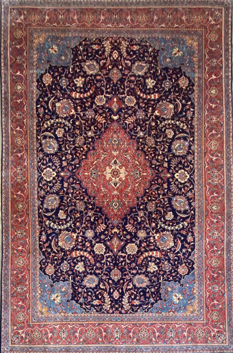 Fine Hand-Knotted Persian Sarouq Carpet