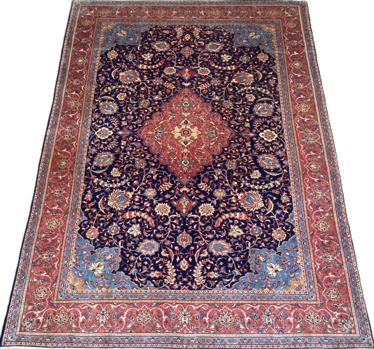 Fine Hand-Knotted Persian Sarouq Carpet