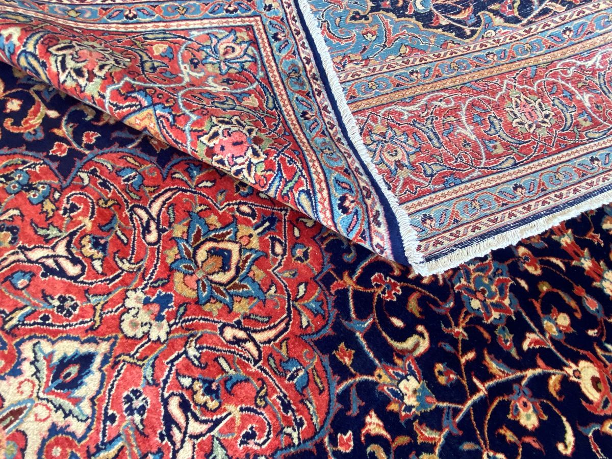 Fine Hand-Knotted Persian Sarouq Carpet
