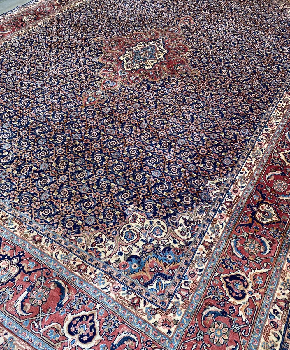 Fine Hand-Knotted Persian Bidjar Carpet