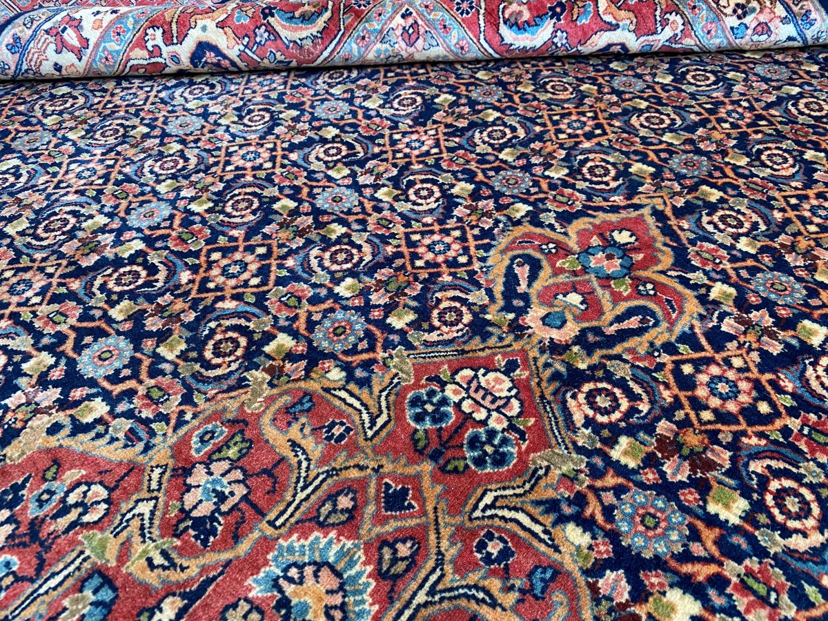 Fine Hand-Knotted Persian Bidjar Carpet