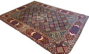 Fine Hand-Knotted Persian Isfahan Carpet