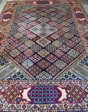 Fine Hand-Knotted Persian Isfahan Carpet