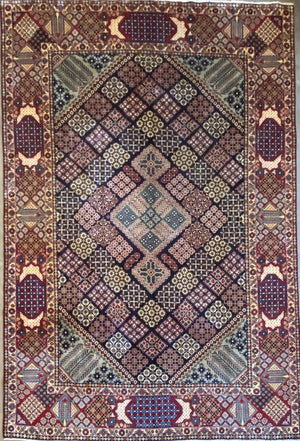 Fine Hand-Knotted Persian Isfahan Carpet