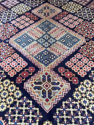 Fine Hand-Knotted Persian Isfahan Carpet