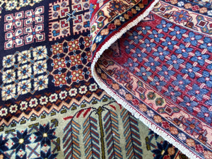 Fine Hand-Knotted Persian Isfahan Carpet