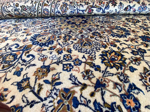 Fine Hand-Knotted Persian Kashan Carpet