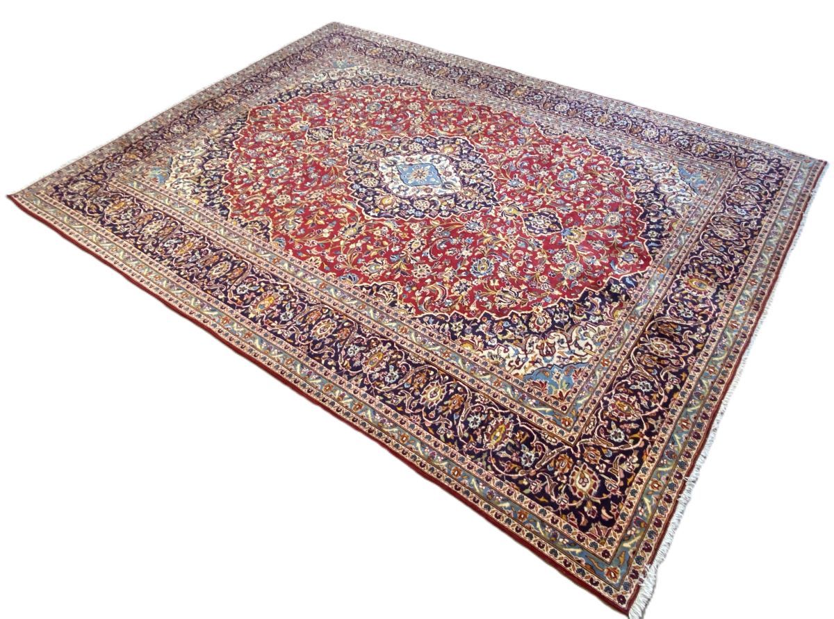 Hand-Knotted Persian Kashan Carpet