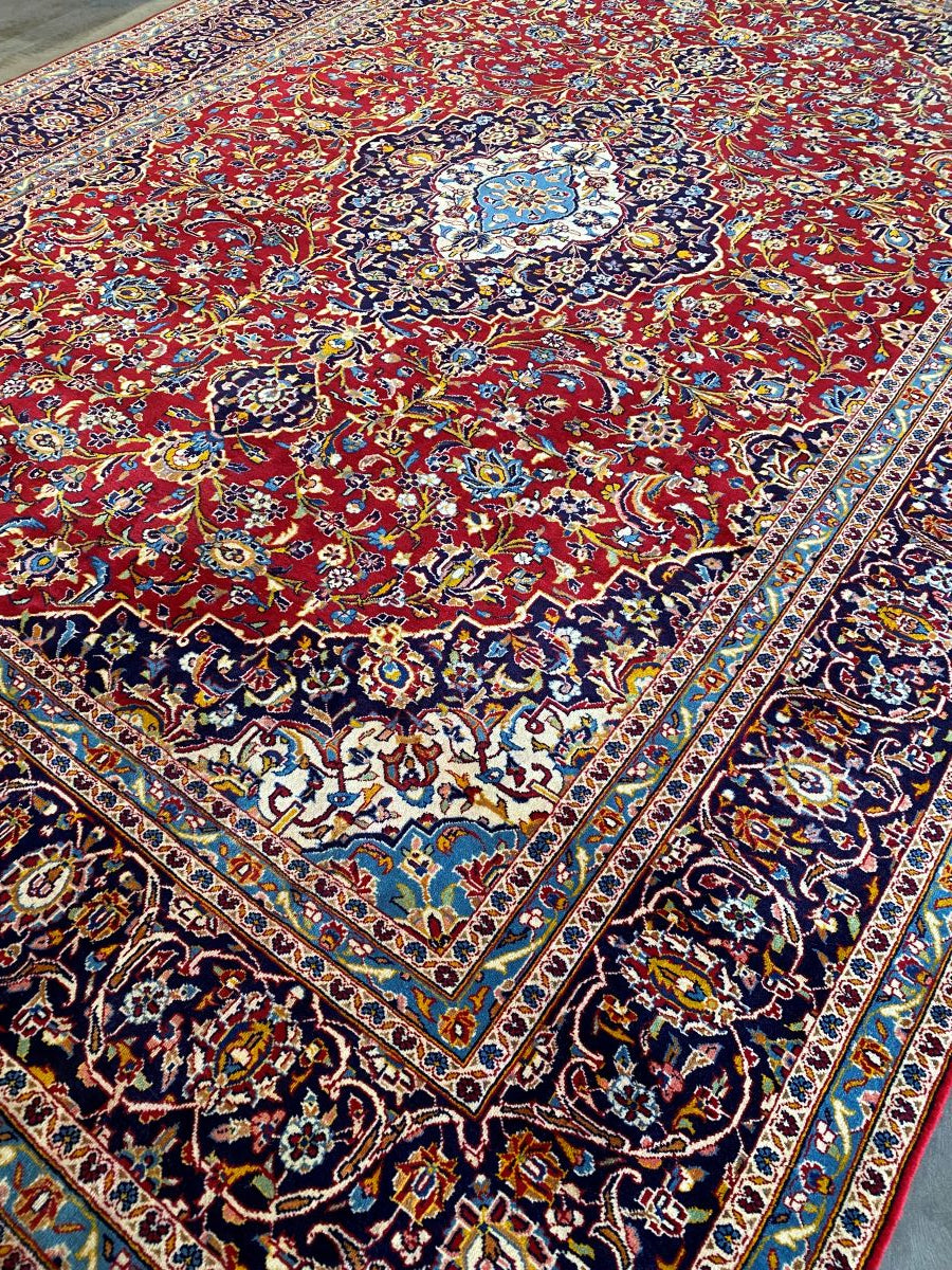 Hand-Knotted Persian Kashan Carpet