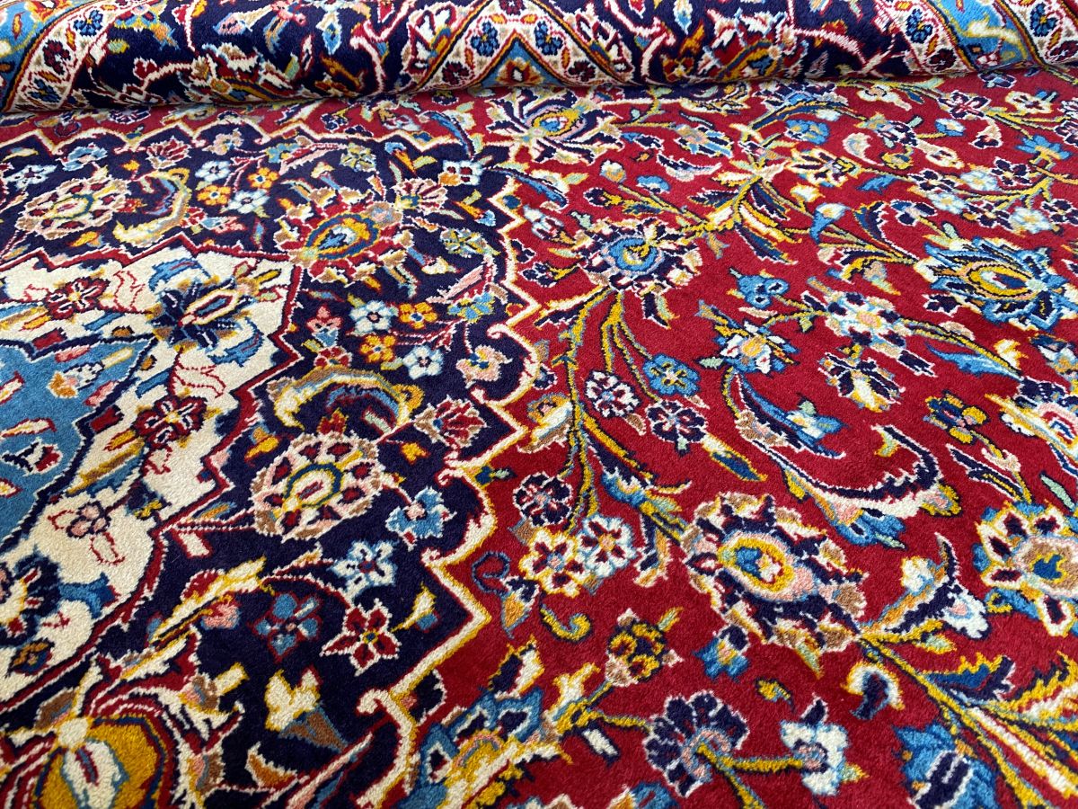 Hand-Knotted Persian Kashan Carpet