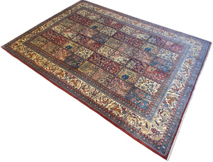 Fine Hand-Knotted Persian Sarouq Carpet