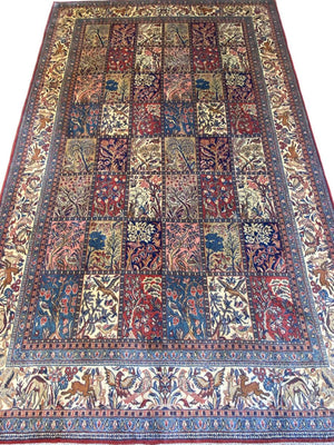 Fine Hand-Knotted Persian Sarouq Carpet