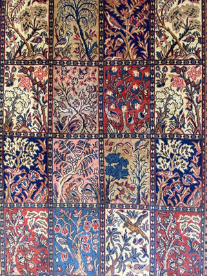 Fine Hand-Knotted Persian Sarouq Carpet