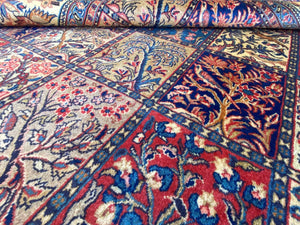 Fine Hand-Knotted Persian Sarouq Carpet