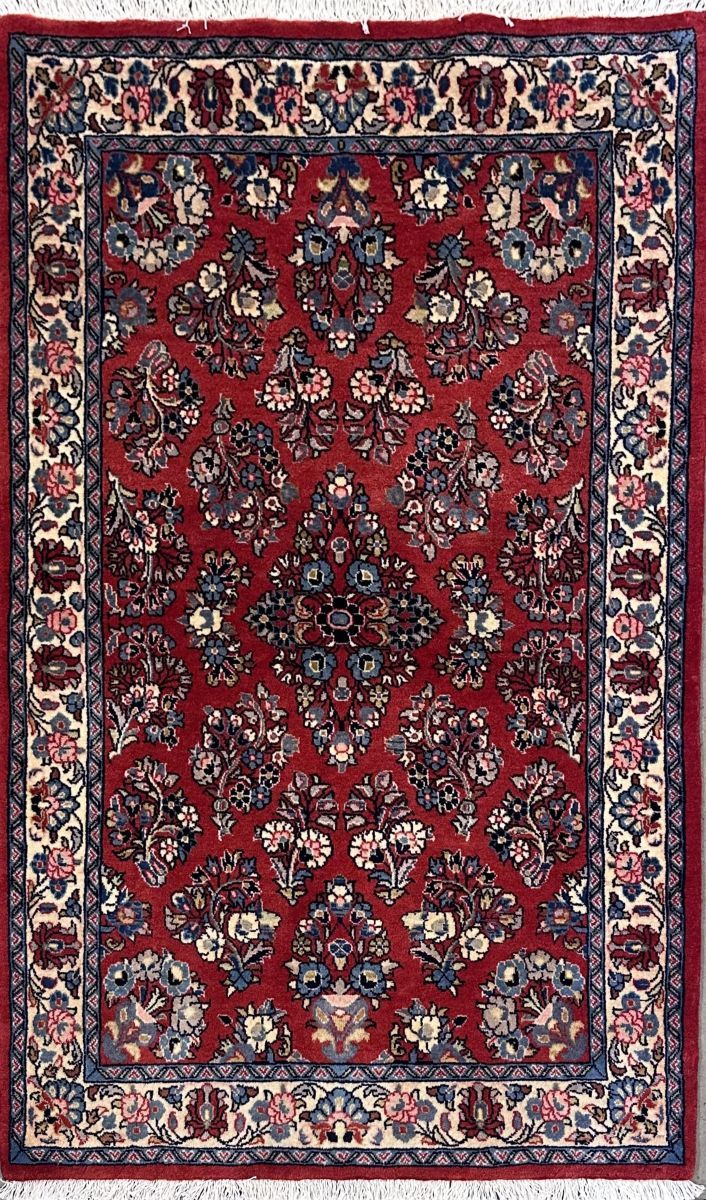 Fine Hand-Knotted Persian Sarouq Carpet