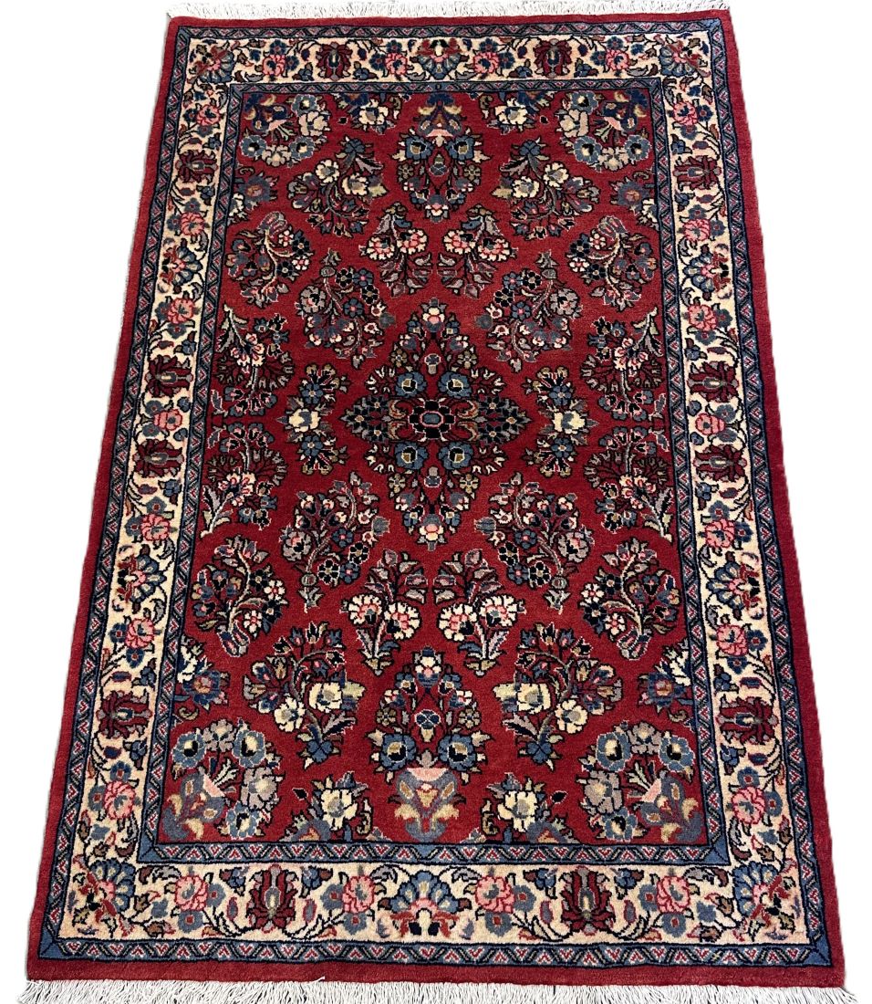 Fine Hand-Knotted Persian Sarouq Carpet