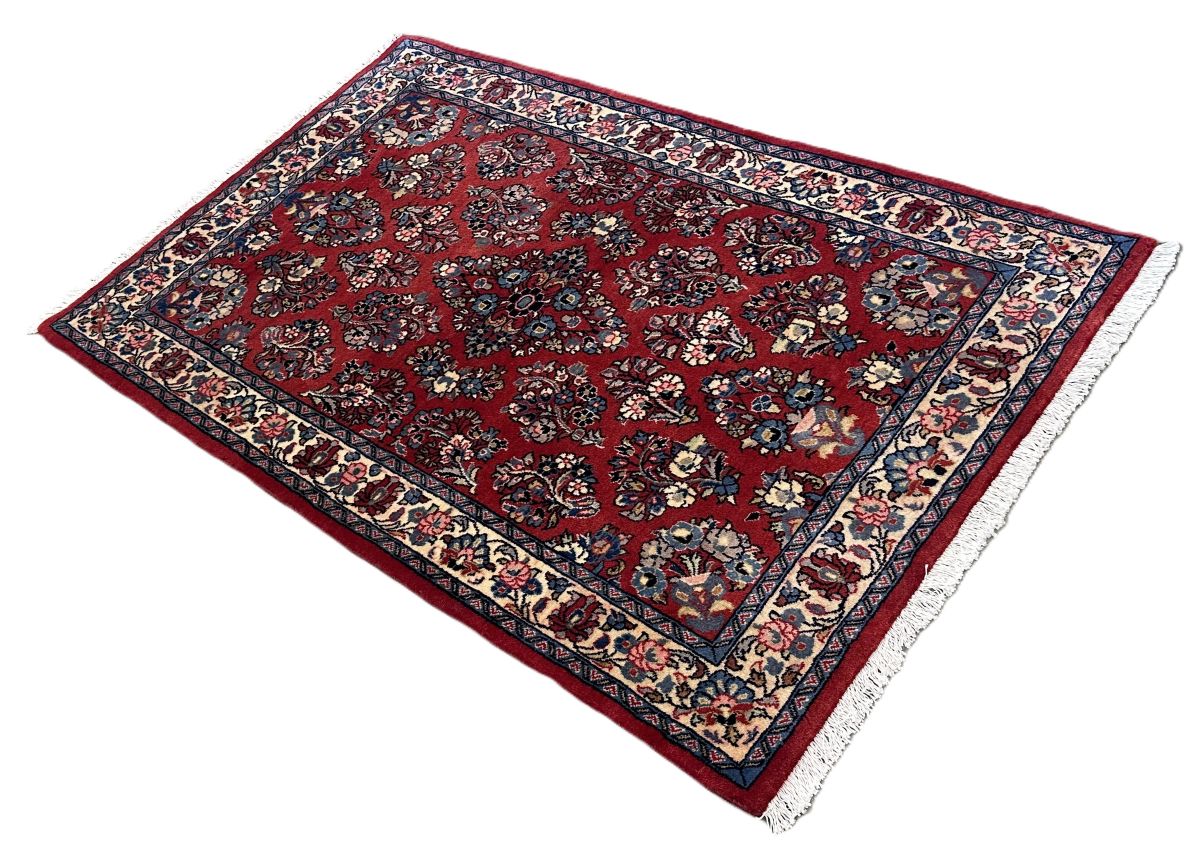 Fine Hand-Knotted Persian Sarouq Carpet