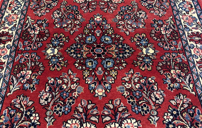 Fine Hand-Knotted Persian Sarouq Carpet