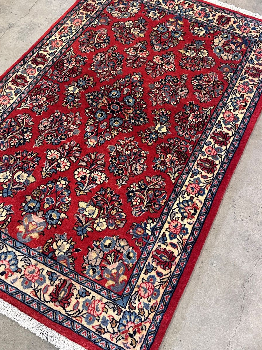 Fine Hand-Knotted Persian Sarouq Carpet
