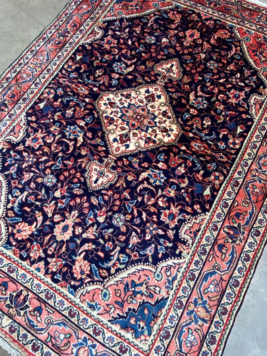 Fine Hand-Knotted Persian Farahan Rug