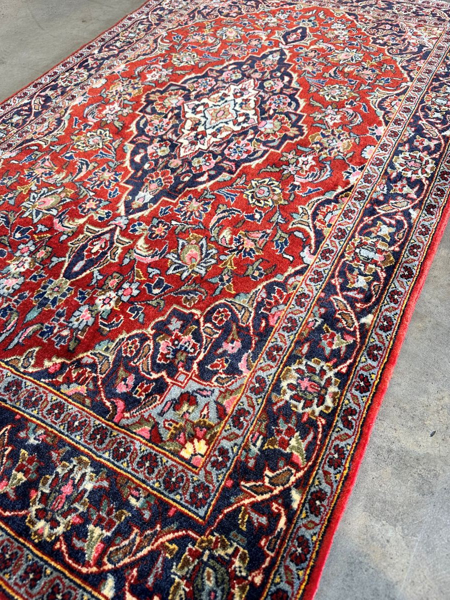 Hand-knotted Persian Kashan Carpet