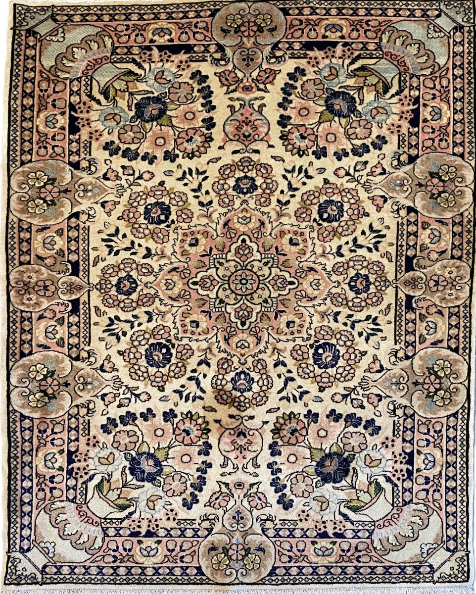 Fine Hand-Knotted Persian Bidjar Rug
