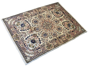 Fine Hand-Knotted Persian Bidjar Rug