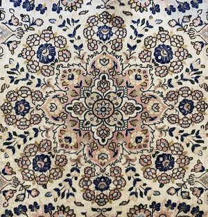 Fine Hand-Knotted Persian Bidjar Rug